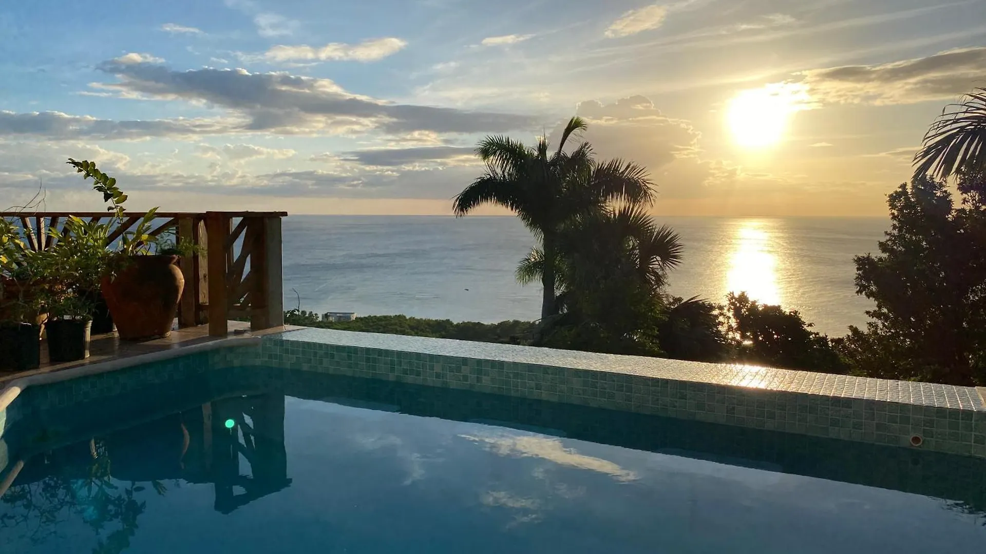 Ocean Breeze Retreat Villa Whitehouse