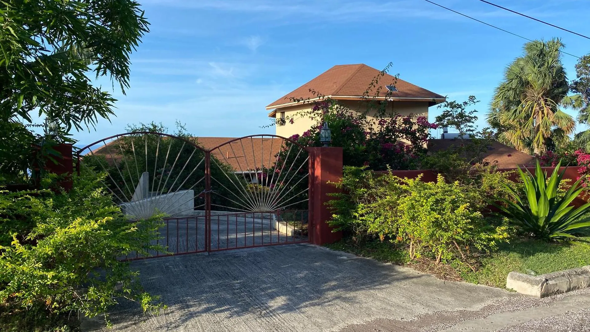 Ocean Breeze Retreat Villa Whitehouse